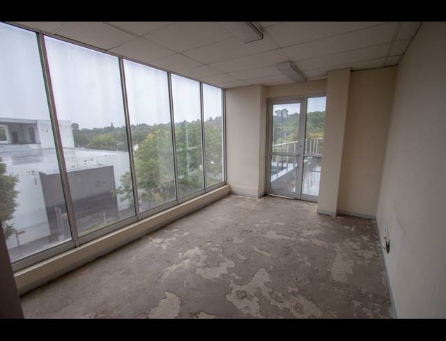 1,596M² OFFICE TO LET IN PARKMORE